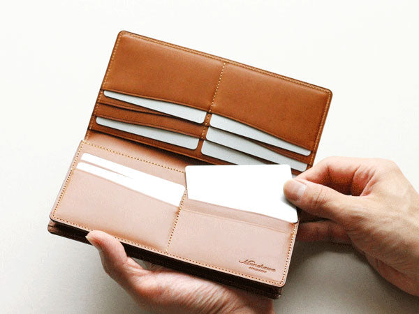 小銭入れ付き長財布“Untrad”