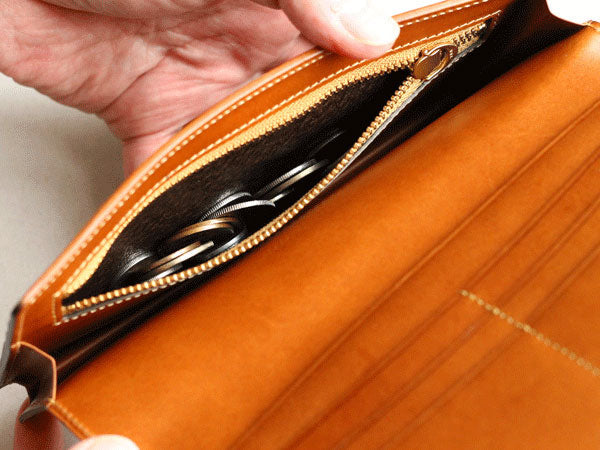 小銭入れ付き長財布“Untrad”