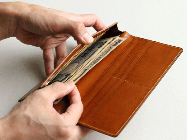 小銭入れ付き長財布“Untrad”