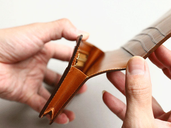 小銭入れ付き長財布“Untrad”