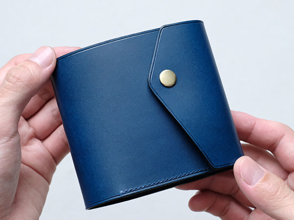 薄型二つ折り財布“Carriage”