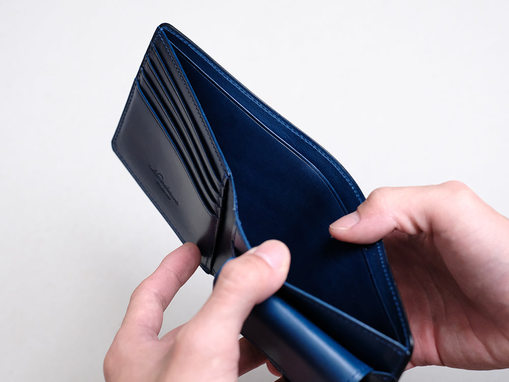 小銭入れ付き二つ折り財布“Feel Coin”