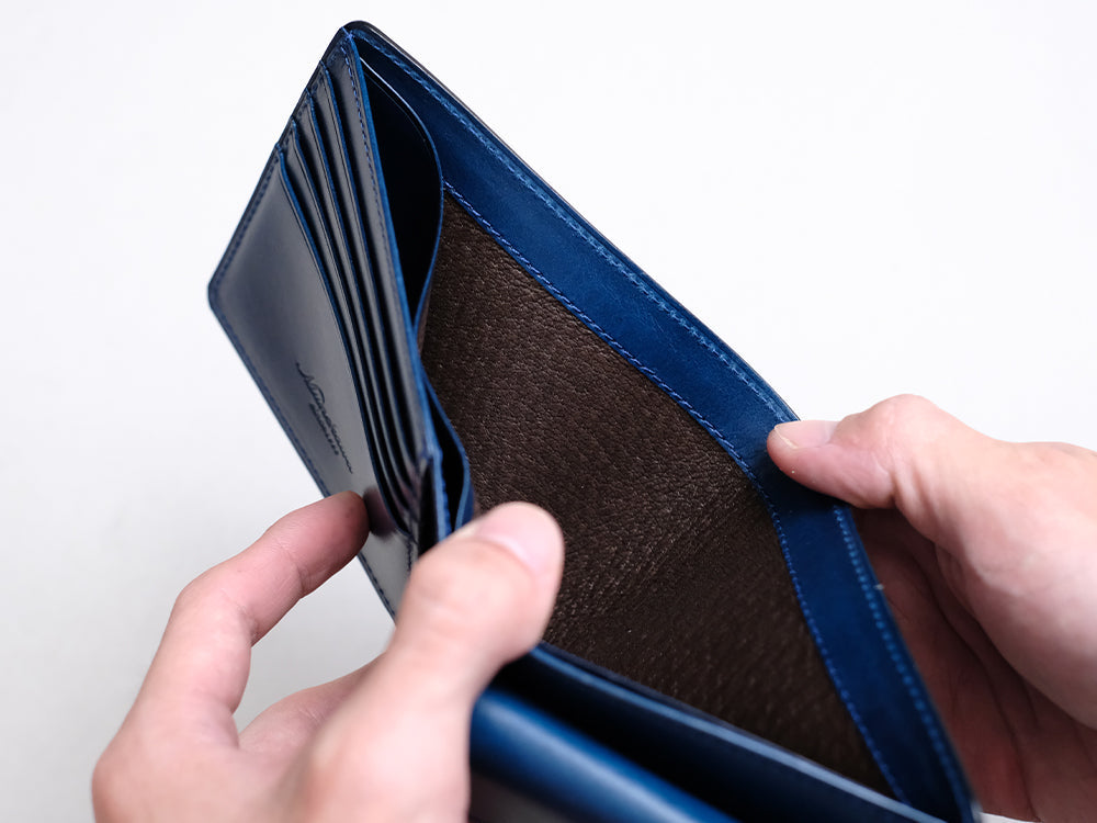 小銭入れ付き二つ折り財布“Feel Coin”