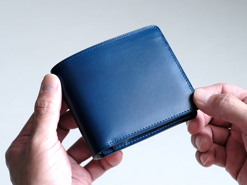 小銭入れ付き二つ折り財布“Feel Coin”