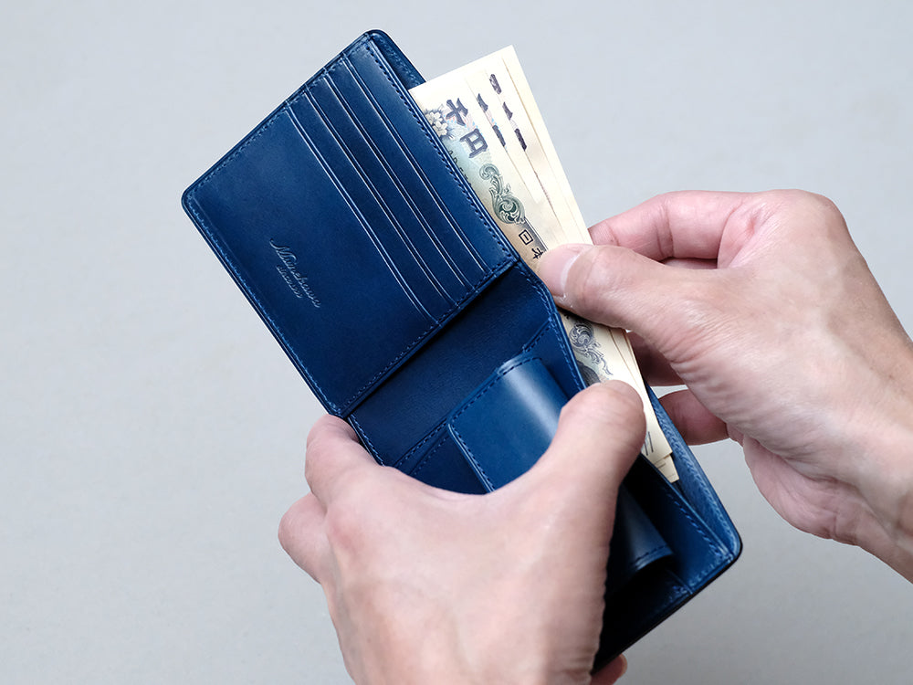 小銭入れ付き二つ折り財布“Feel Coin”