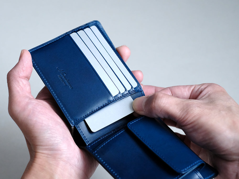 小銭入れ付き二つ折り財布“Feel Coin”