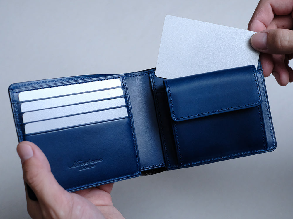 小銭入れ付き二つ折り財布“Feel Coin”