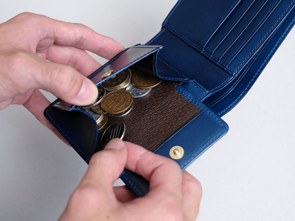 小銭入れ付き二つ折り財布“Feel Coin”